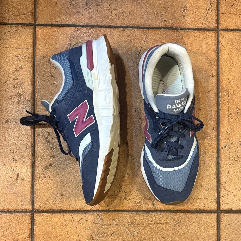 New Balance 997H Women’s Blue Pink Sneakers